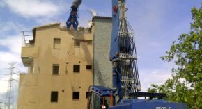 Derribo de edificaciones de viviendas en la calle Sa Tuna de Barcelona en el Barrio Trinitat Nova 5